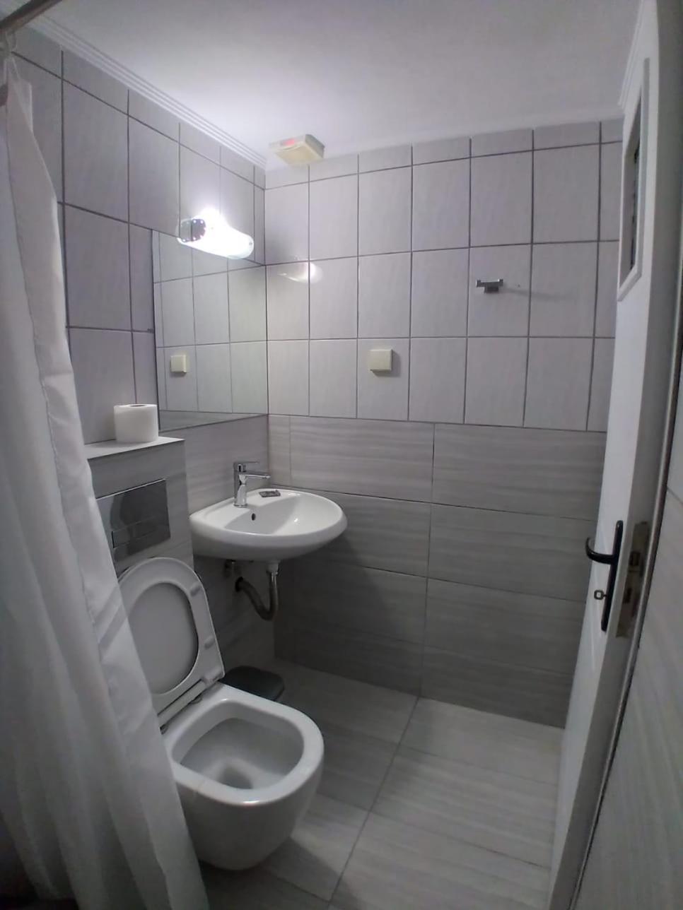 Oasis Hostel Himare Eksteriør bilde