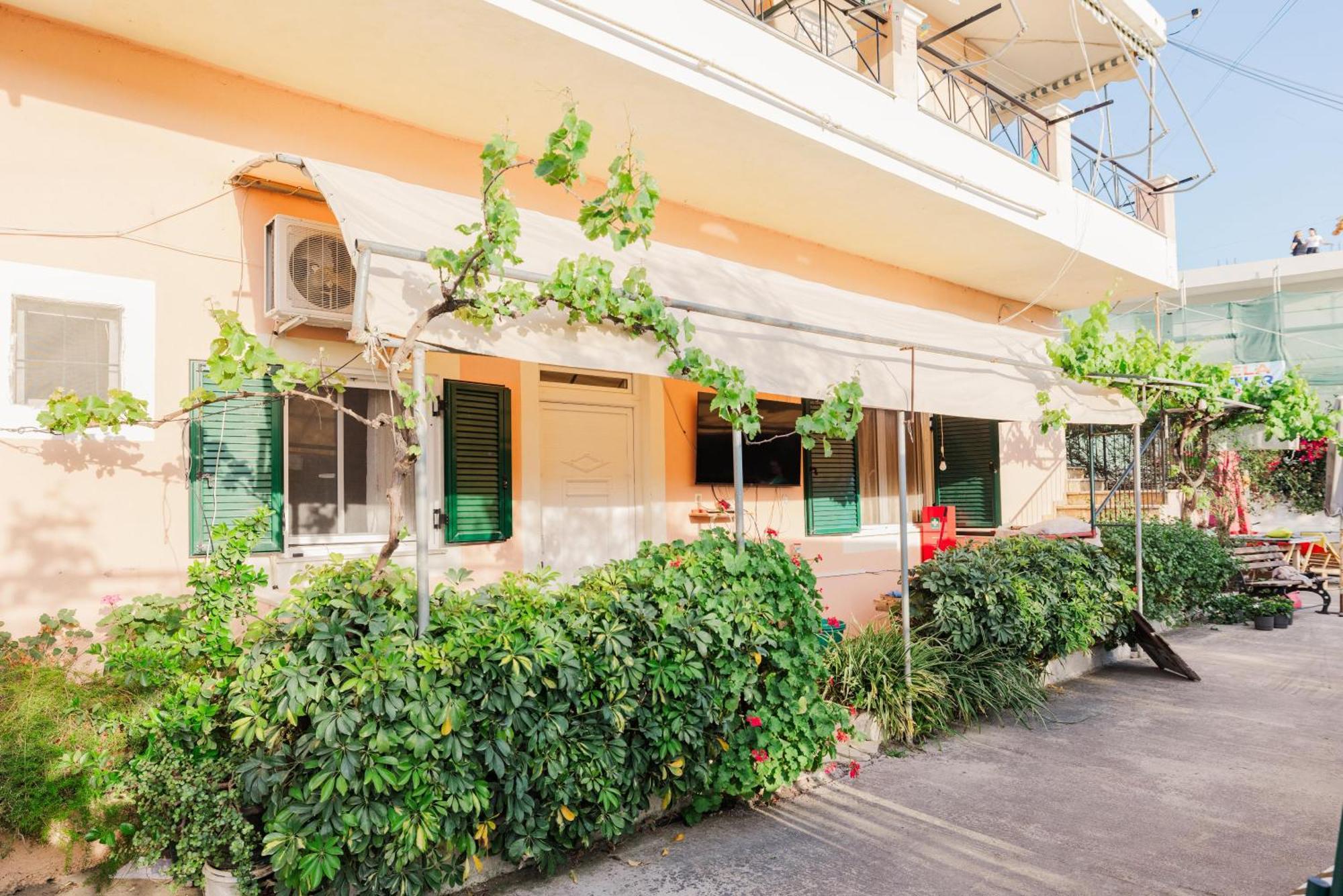 Oasis Hostel Himare Eksteriør bilde